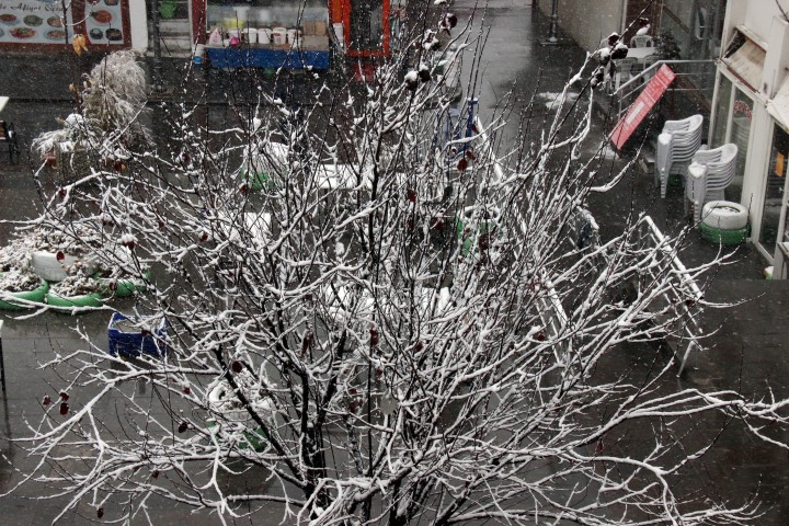 Yozgatlılar güne kar  yağışı ile uyandı