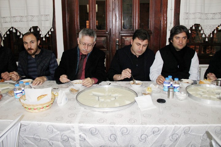 Başkan Arslan, gazetecilerle  arabaşı yemeğinde bir araya geldi