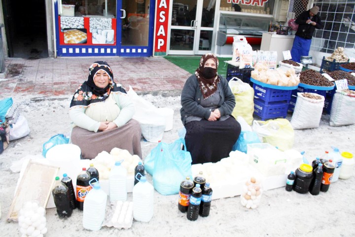 Soğuk hava köylü pazarını da vurdu