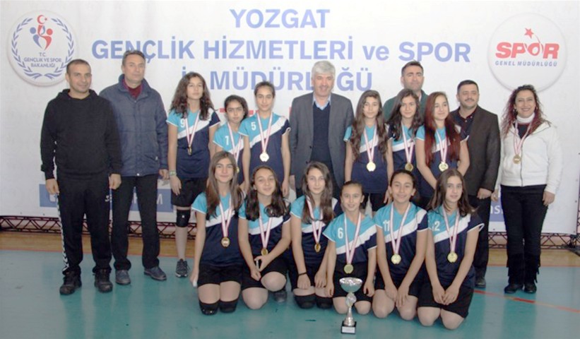 Şefaatli Fatih Ortaokulu voleybolda il birincisi oldu
