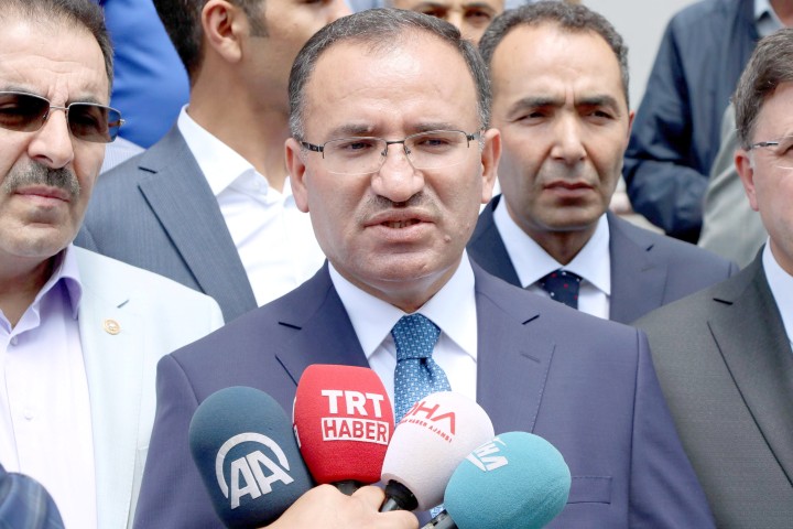Bozdağ: Türk yargısının kararını etkileyeceğini  düşünenler boşuna yoruluyorlar