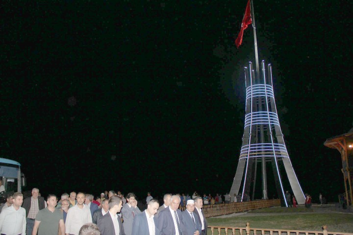 Şanlı Bayrak Anıtında Türk Bayrağı  15 Temmuz’da göndere çekildi