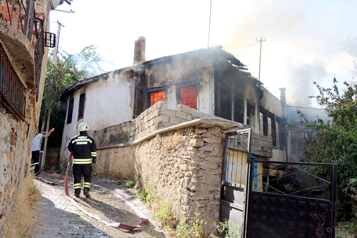 Yozgat’ta müstakil ev yangında kül oldu