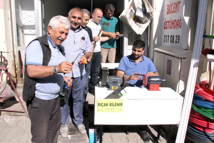 Kurban Bayramına sayılı günler kala Yozgat´ta bıçakçılarda bayram mesaisi başladı.