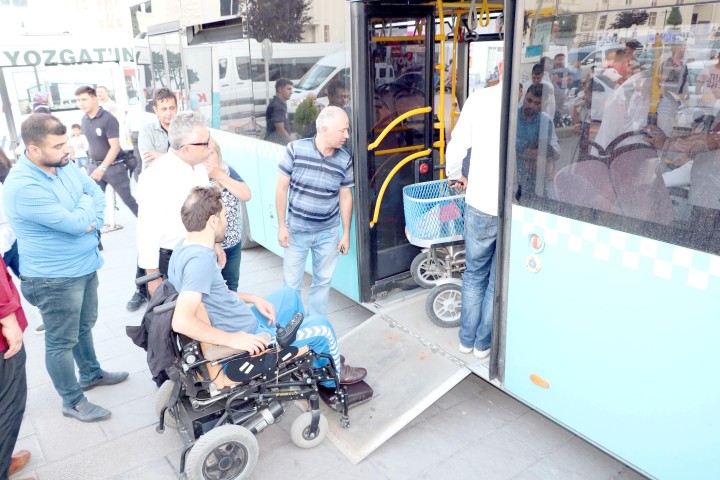 Halk otobüsleri engelli  vatandaşlar için yenilendi