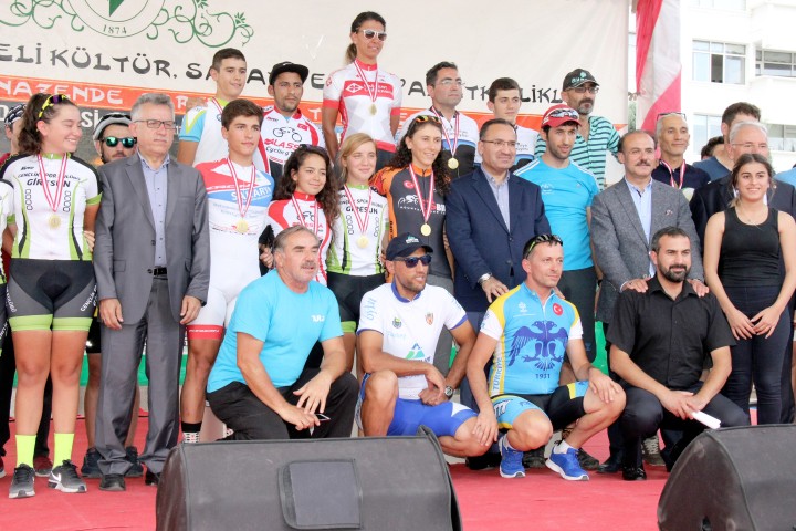 Bozdağ, Ulusal Dağ Bisikleti  Yarışması ödül törenine katıldı