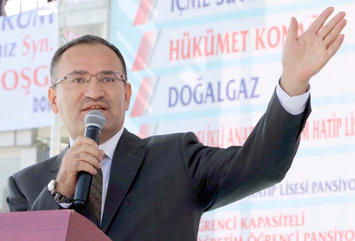 Başbakan Yardımcısı ve Hükümet Sözcüsü Bekir Bozdağ, Suriye’nin kuzeyinde, bölgede