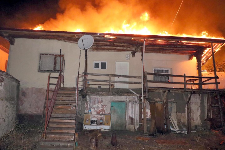 Yozgat’ta tandır ateşi 3 evi yaktı