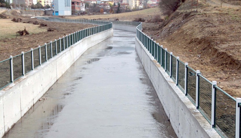 Akdağmadeni Belediyesi tarafından Dere Islah Projesi kapsamında DSİ Kayseri Bölge