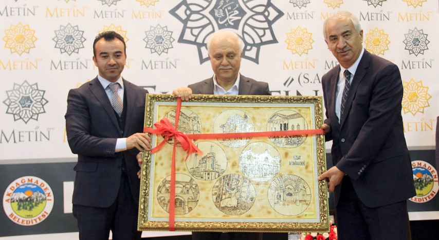 Akdağmadeni Belediyesi’nin düzenlemiş olduğu program kapsamında Akdağmadeni’ne gelen ilahiyatçı Yazar