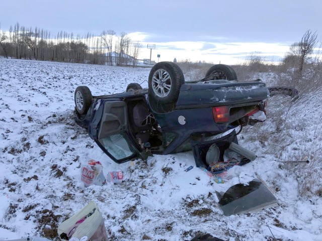 Sorgun’da kayganlaşan yolda tırın devrilmesi sonucu 1 kişi yaralandı.
