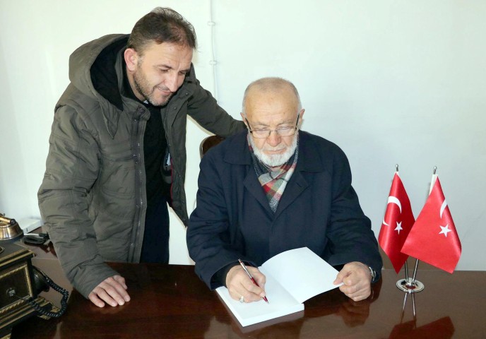 Gazeteci Yazar hemşerimiz Yusuf Karakaya “Köy odaları” isimli kitabını çıkardı.