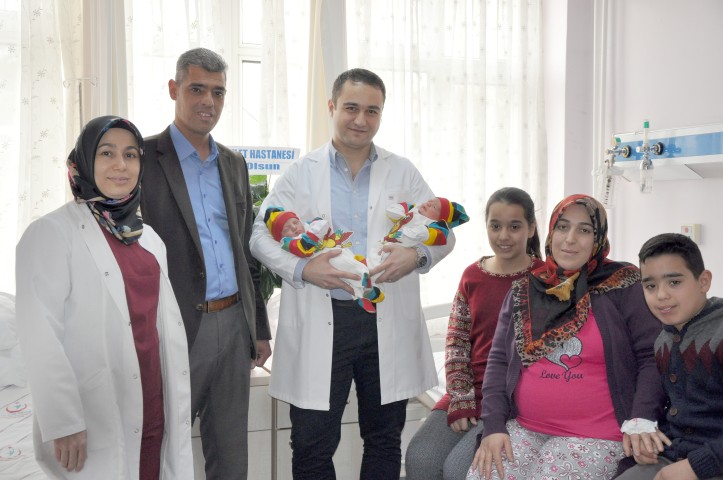 Yozgat'ta 10 yıl önce ikiz bebek sahibi olan Hanife Arslan,