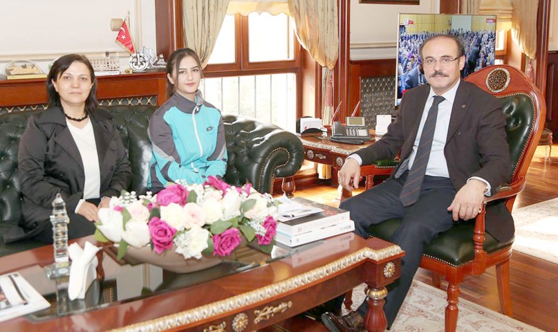 Sorgun Umut Engelli Tekerlekli Basketbol takımında oynayan Hilal Eker, 19-23