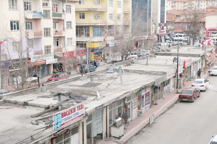 Akdağmadeni Belediye Başkanı Suphi Daştan, ilçede trafik sorununa neden olan