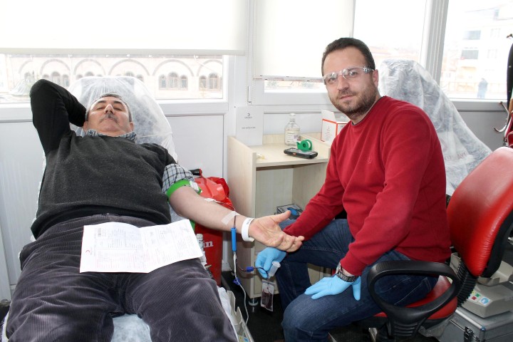 Vatandaşlardan kan bağışına yoğun ilgi