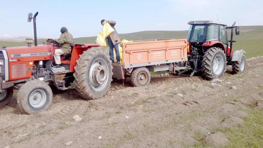 Yozgatlı çiftçiler ekinlerinin  gübreleme çalışmalarına başladı