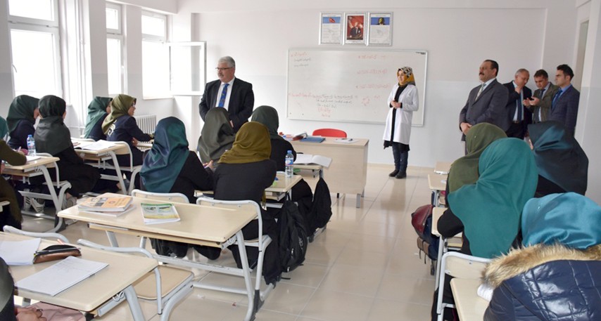 Yozgat İl Milli Eğitim Müdürü Yusuf Yazıcı, okul ziyaretleri kapsamında