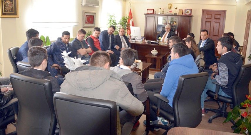 Yozgat Gençlik Merkezi tarafından düzenlenen “Hayallerini Sahneye Taşı Tiyatro Yarışmasına