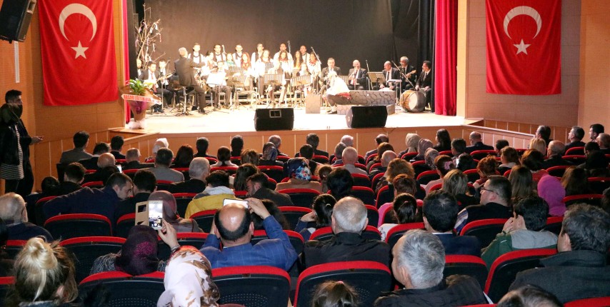 Ankara Devlet Türk Halk Müziği Gençlik Korosu tarafından sergilenen ‘Bekleyiş’