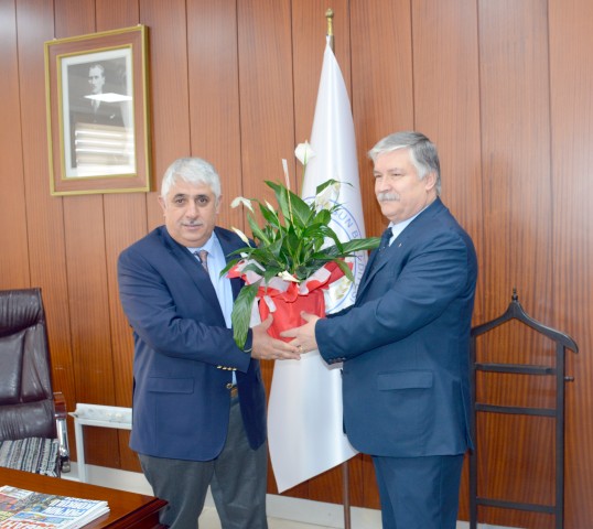 Sorgun İlçe Vergi Dairesi Müdürü Kadir Kahramanoğlu ve beraberindeki daire