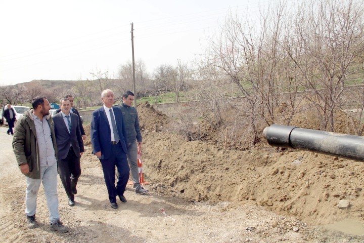Akdağmadeni Belediye Başkanı Suphi Daştan karadikmen köyünde çıkartılan sıcak suyun