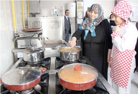 Yozgat’ta Alpaslan Türkeş Huzurevi’nde kalan yaşlılar, Zübeyde Hanım Mesleki ve