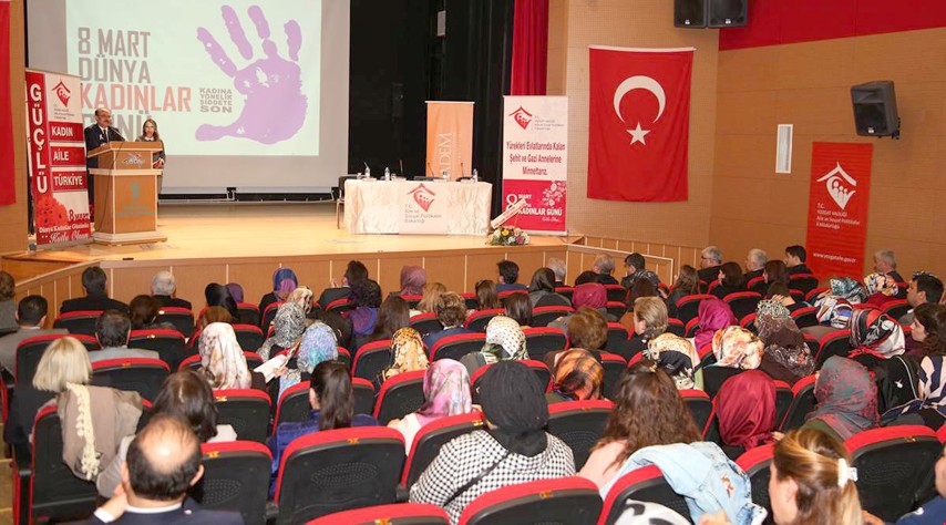 Yozgat Valisi Kemal Yurtnaç, kadınlara sadece 8 Mart Dünya Kadınlar