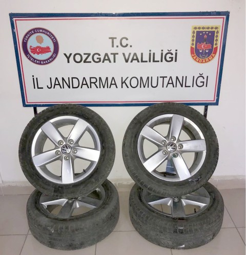 Yozgat Jandarma ekipleri tarafından yakalanan oto lastiği ve oto jantı