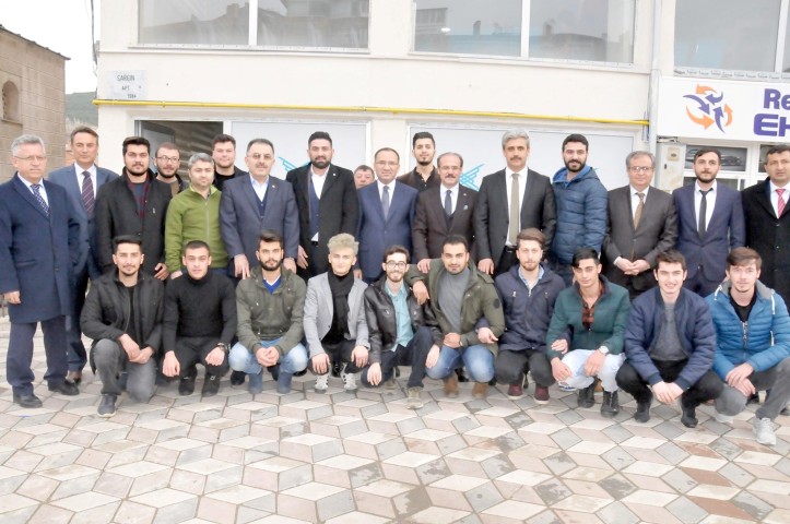 Başbakan Yardımcısı Bekir Bozdağ, Türkiye Gençlik Vakfı’nın aklı, kalbi ve