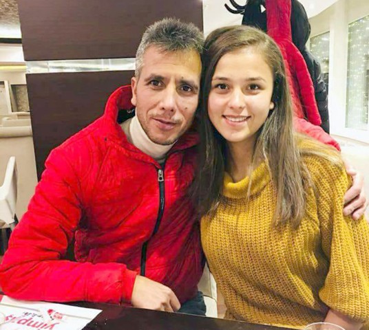 Yozgat’ta hafta sonu evlerinde temizlik yaptığı sırada cam balkon camını