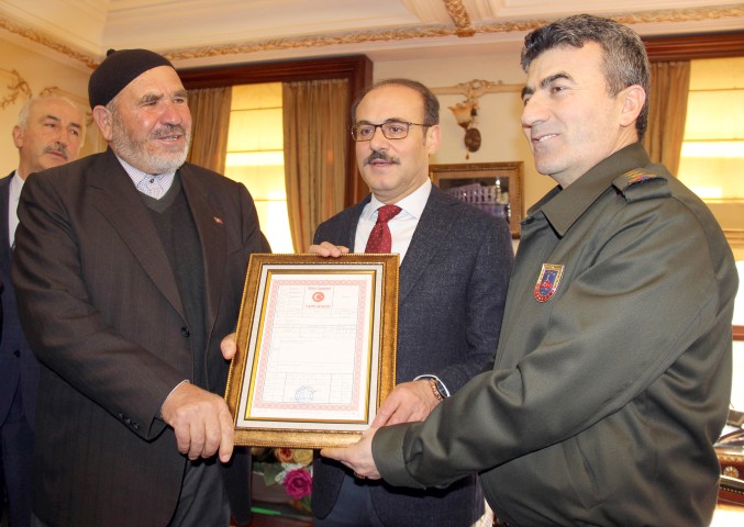 Yozgat'ın Saraykent ilçesinde yaşayan 70 yaşındaki İbrahim Ertek, Türk Silahlı