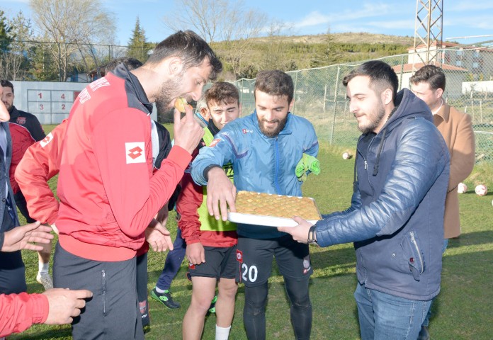 AK Parti Yozgat Gençlik Kolları Yozgatspor'a moral ziyareti gerçekleştirdi.
