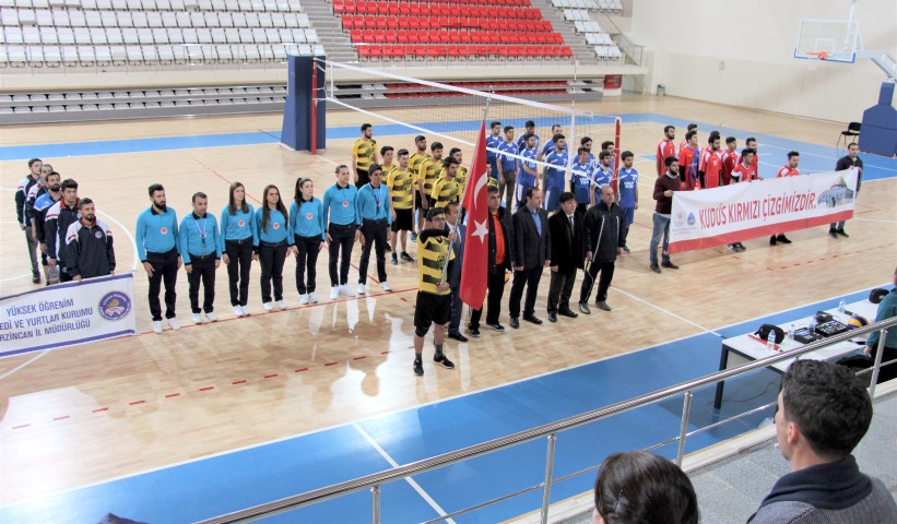 Erzincan'da Kredi ve Yurtlar Kurumu yurtlar arası voleybol turnuvası başladı.