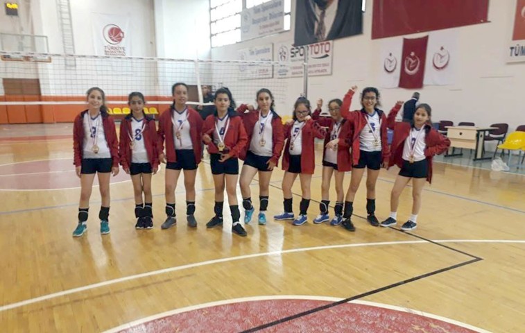 Gençlik Hizmetleri ve Spor Müdürlüğünce organize edilen Minik Kızlar Voleybol