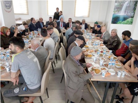 Yaşlılar Haftası dolayısıyla Yozgat Alparslan Türkeş Huzur Evinde kalan yaşlılar,