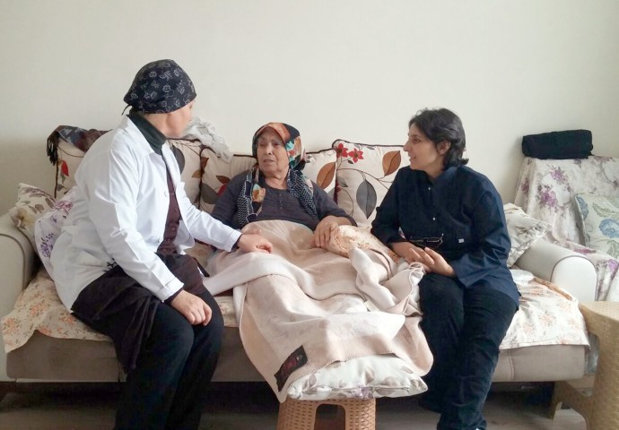 Akdağmadeni İlçe Sağlık Müdürlüğünde görevli sağlık personelleri, Dünya Yaşlılar Haftası