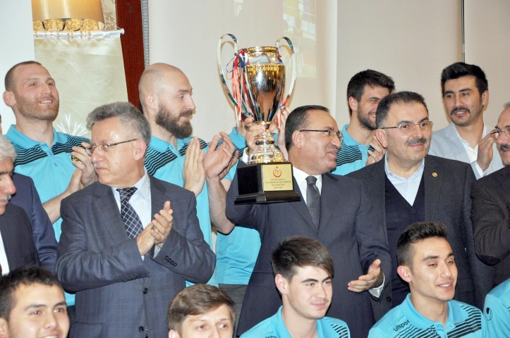 Başbakan Yardımcısı Bekir Bozdağ, Türkiye Voleybol Federasyonu 1. Lig’e yükselen