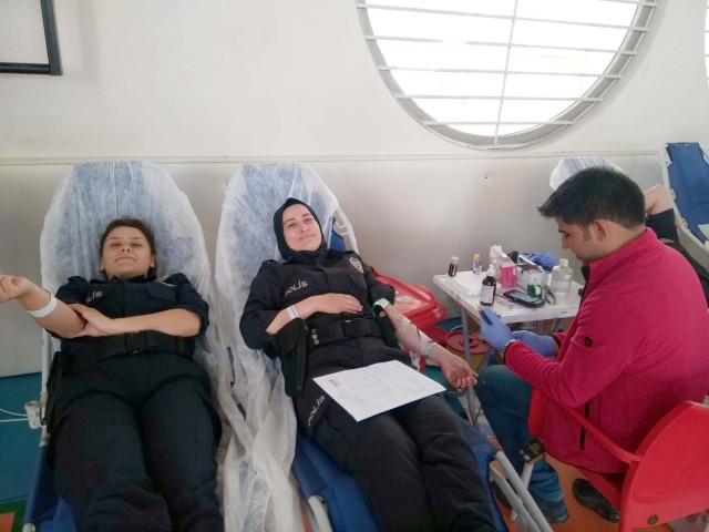 Yozgat Polis Meslek Eğitim Merkezi (POMEM) öğrencileri, Kızılay'a kan bağışında