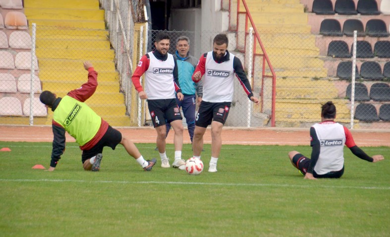 Yozgatspor 1959 FK Takım kaptanı Ziya İstek,Bizim takım olarak sezon