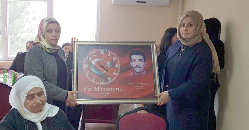 Yozgat Valisi Kemal Yurtnaç’ın eşi Dilek Yurtnaç, Çayıralan ilçesinde şehit