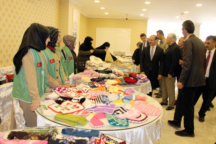 İnsani Yardım Vakfı (İHH) Yozgat’ta yetim aileler için kermes düzenledi.