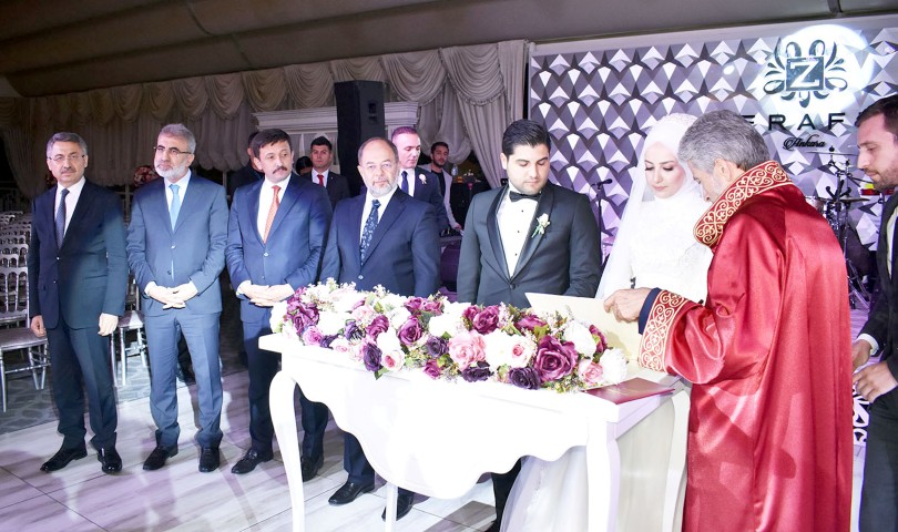Ankara’daki siyasiler Coşkun’un  kızının düğününde buluştu
