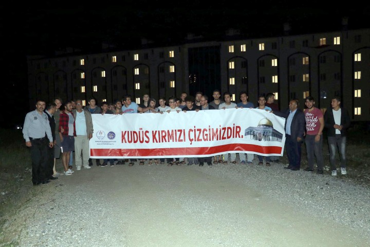 Yüksek Öğrenim Kredi ve Yurtlar Kurumu (KYK) yurtlarında kalan öğrenciler,