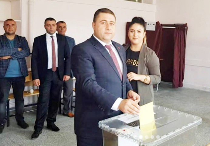 Milliyetçi Hareket Partisi (MHP) Yozgat Milletvekili Adayı Ethem Sadef, oyunu