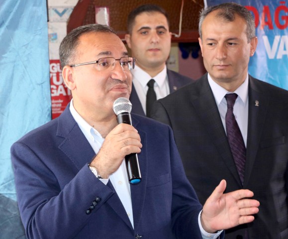 Başbakan Yardımcısı ve Hükumet Sözcüsü Bekir Bozdağ Yozgat’ta yaptığı açıklamada,