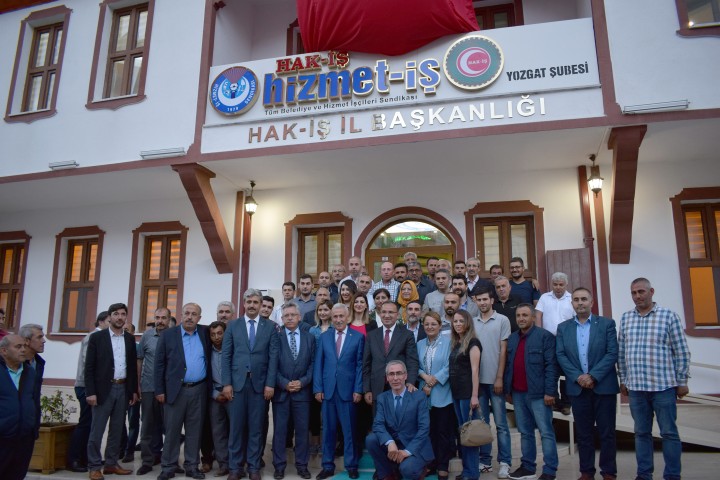 Başbakan Yardımcısı Bekir Bozdağ, 24 Haziran seçimleri sonrası belediyelerde çalışan