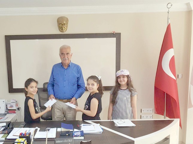 Tuğba ve Rana isimli ikiz kardeşler Cumhurbaşkanı Recep Tayyip Erdoğan