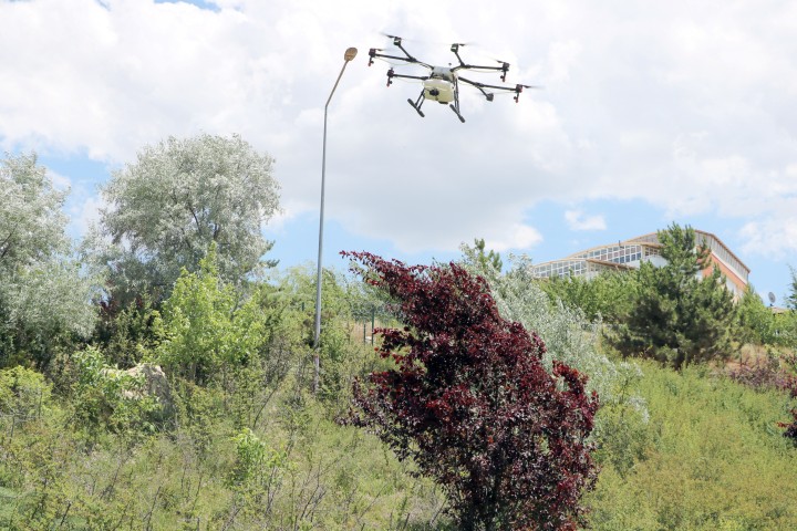 Yozgat’ta haşerelerle mücadelede çalışmalarını sürdüren Yozgat Belediyesi, biodrone ve biocopter