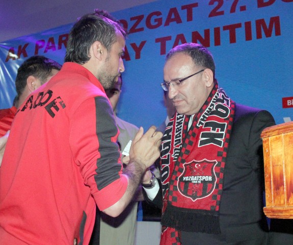 Başbakan Yardımcısı ve Yozgat Milletvekili Bekir Bozdağ, seçim öncesinde Yozgatsporlu